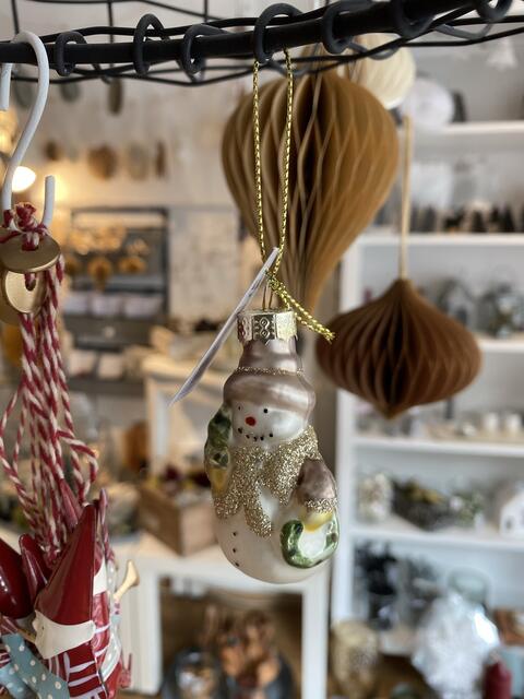 Bei „Baumberger Keramik“ in Wels gibt es Christbaumanhänger sowie selbstgemachte Töpfe, Tassen und Co. aus Keramik. | Foto: Nicole Baumberger