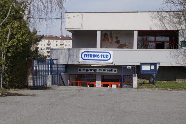 Den "Charme der 70er Jahre" strahlte der alte Eisring Süd aus. Der neue Bau ist bereits fertig.