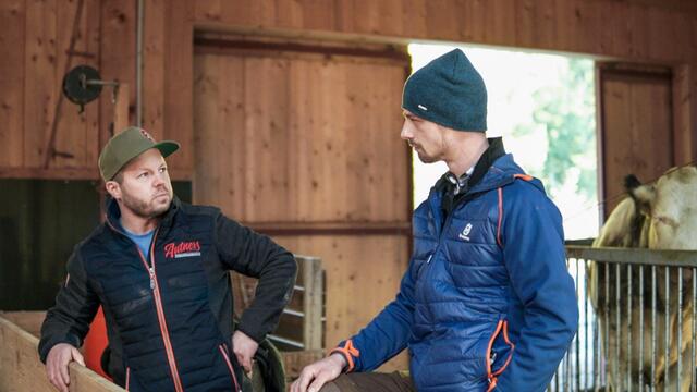 Michael Stern (Autners Schmankerlmanufaktur) und Florian Eller (Moarhauser Hof Trins) arbeiten ab sofort in Sachen Schweinefleisch zusammen. | Foto: Stern