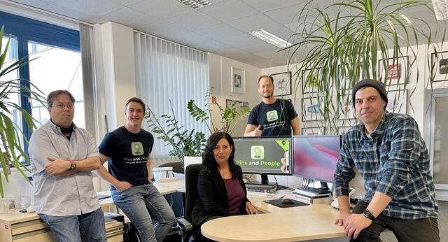 Jan Christian Holm (iOS Chef-Entwickler), Manuel Weiss (CEO Pins and People), Irene Simic (Grafik und UX Design), Thomas Krenn (CEO Apptec) und Florian Mündler (CIO)  | Foto: Pins and People 