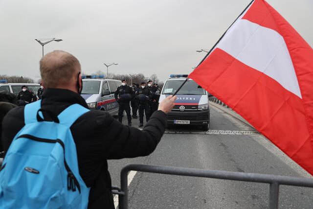 Für den heutigen Tag sind in der Stadt Salzburg Corona-Demonstrationen geplant.  | Foto: Franz Neumayr (Symbolfoto)