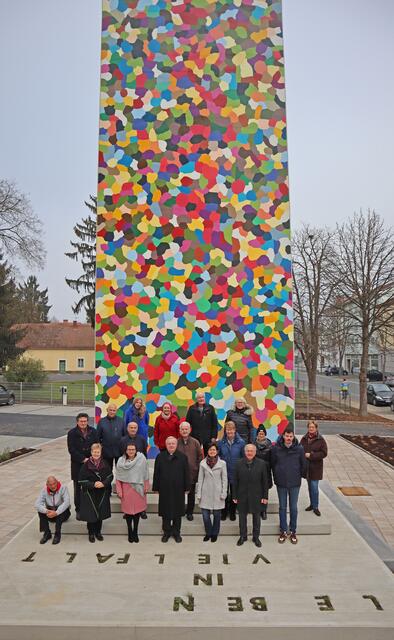 Die Botschaft: "Der bunteste Kirchturm als Zeichen für ein Miteinander Leben in Vielfalt."