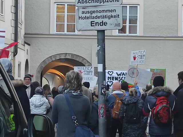Die Menschen bei der Demo am 1. Dezember 2021. | Foto: Johanna Janisch