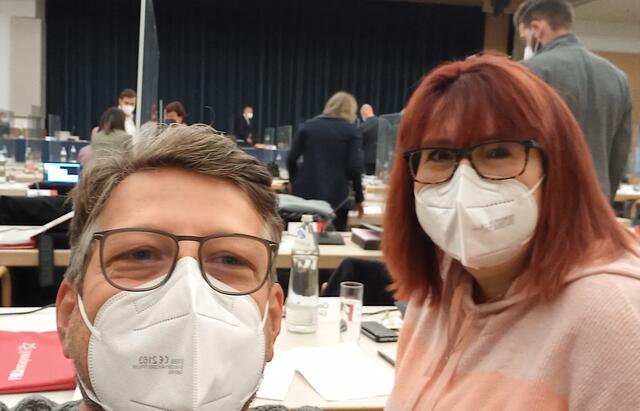 Neo-Gemeinderat Michael Schmida mit Veteranin Gerlinde Grünn von der KPÖ. | Foto: KPÖ