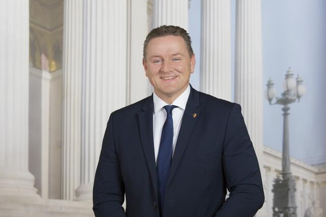 Roman Haider kritisiert die EU-Kommission und deren neuesten Vorschlag zur Streichung des Wortes "Weihnachten" aus der EU-Kommunikation.