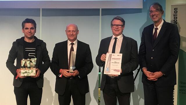 Verleihung des EEE-Zertifikates durch BM Faßmann beim Entrepreneurship-Summit (Michael Altrichter, Erich Scheffl, Dir. Wolfgang Bodei, BM Heinz Faßmann)