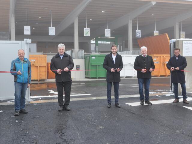 Über die planmäßige Inbetriebnahme des neuen WSZ freuen sich GR Josef Egger, Bgm. Johann Flörl (Hart), Bgm. Dominik Mainusch (Fügen), Bgm. Josef Fankhauser (Fügenberg) und ATM-Geschäftsführer Dr. Alfred Egger (v.l.n.r.).
  | Foto: Foto: ATM