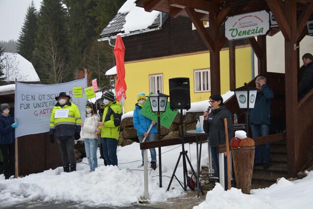 Demonstration gegen die Schließung der Ötscherlifte in Lackenhof