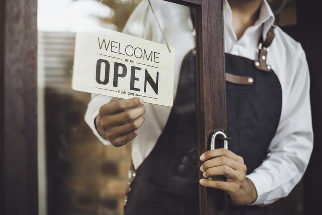 „Die Unternehmen haben ihren Beitrag geleistet und erwarten eine Öffnung am 13. Dezember“, unterstreicht WK-Präsident Mandl. | Foto: Adobe Stock/Kris Tan