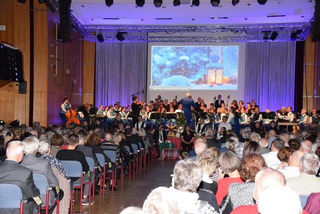 Um die Weihnachtszeit zu versüßen, stellt der EMS einen musikalischen Adventkalender zur Verfügung.  | Foto: EMV Wels