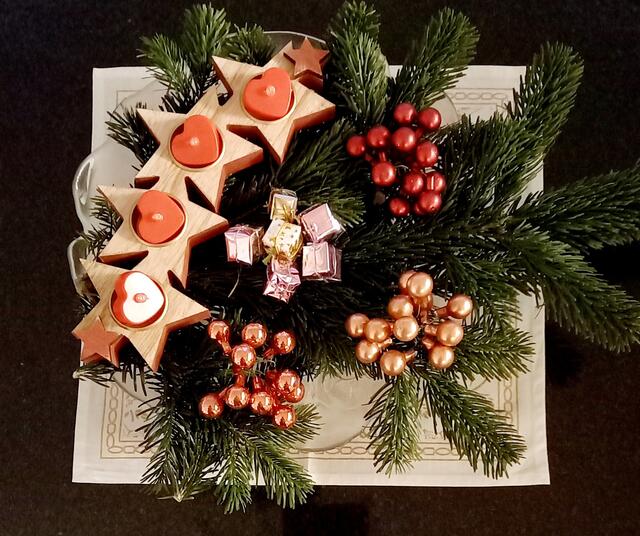 Der Adventkranz: Ein Symbol der Vorfreude als Vorweihnachtsschmuck.