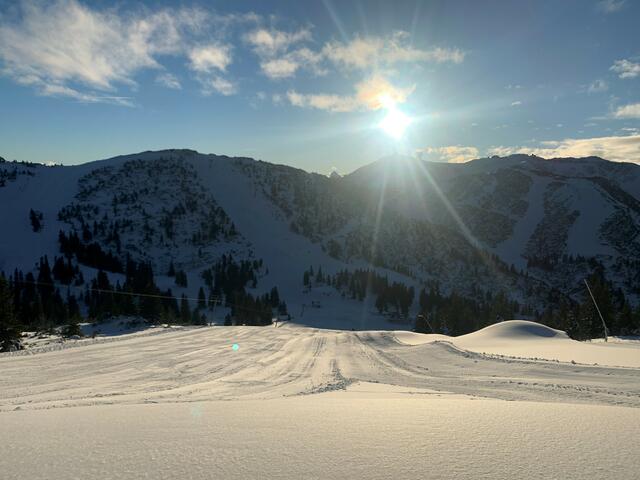 Bereits ab Samstag können alle Wintersportfreunde über die Pisten des Hochkars carven. | Foto: Hochkar Bergbahnen