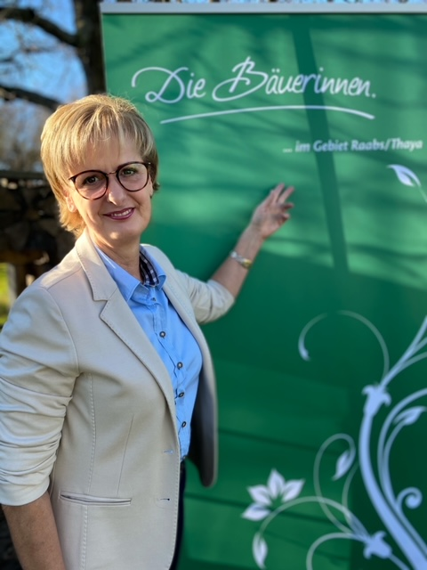 Doris Gutkas stellt den Online-Adventskalender der Raabser Bäuerinnen vor.