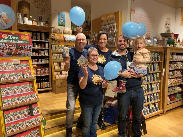 Das Team rund um Franchisepartner Klaus Dominik freut sich über das 10-jährige Jubiläum. Im Bild v.l.n.r.: Klaus Dominik, Karin Fritzenschaft, Manuela Dominik, Gerald Dominik mit Tochter Anna. Credit:  | Foto: SONNENTOR