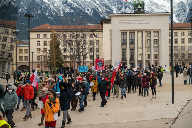Impressionen der Demo am Landhausplatz am 4.12. | Foto: zeitungsfoto.at