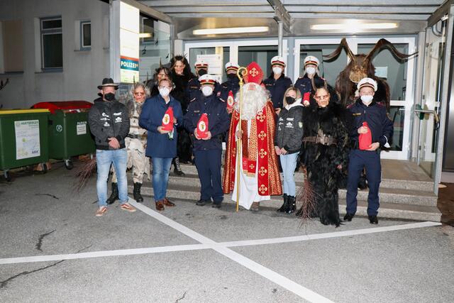 Die Mitglieder des Krampusvereines Ringkogel Pass waren zu Gast in der PI Hartberg.