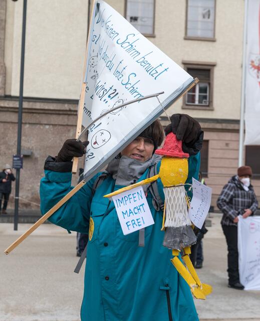 Impressionen der Demo am Landhausplatz am 4.12.