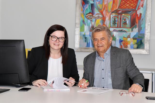 WKO-Obmann Herbert Spitzer, im Bild mit Regionalstellenleiterin Simone Pfeiffer, fordert rasche Hilfen. | Foto: Alfred Mayer