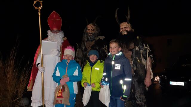 Corona zum trotz: In Kematen stattete der Nikolaus den Kindern einen Besuch ab.  | Foto: Freiheitlicher Familienverband