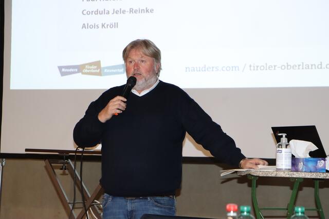 Martin Kofler vom Land Tirol, Abteilung Tourismus führte die Neuwahl durch. | Foto: Siegele