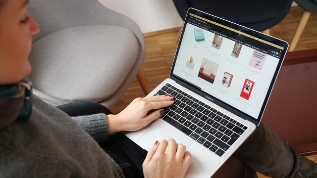 Dank Click & Collect lässt es sich auch ganz einfach von zu Hause aus in der City einkaufen.