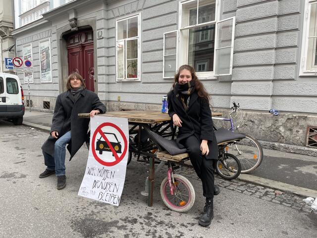 Stoßen mit ihren Vorstellungen von einer autofreien Mandellstraße auf Widerstand: Christopher Rexeis und Emma Brösel | Foto: Regionalmedien Steiermark