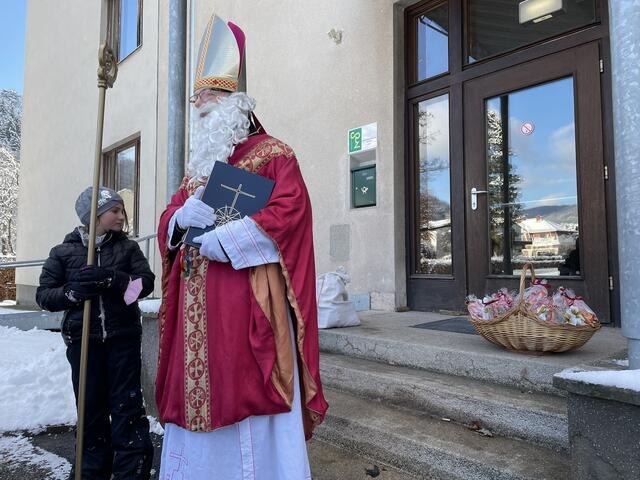 Der Nikolaus stattete der Volksschule Leoben-Leitendorf einen Besuch ab.