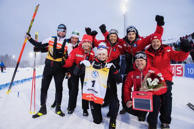 Lisa Hauser darf das gelbe Trikot auch beim Heimrennen in Hochfilzen tragen.