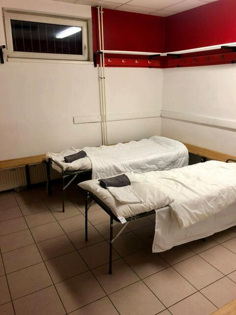 Während der Fußball Winterpause macht, können Obdachlose in den Kabinen der Wiener Viktoria übernachten.