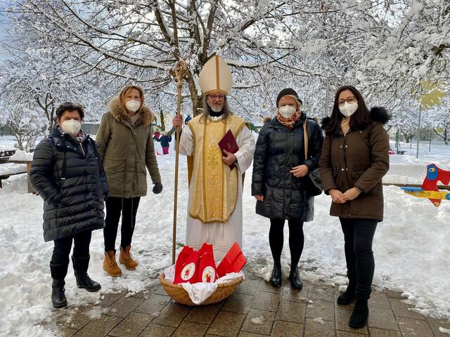 Die Bürgerfrauen der Abstimmungsstadt Völkermarkt pflegen seit Jahren die schöne Nikolo-Tradition – auch heuer unter Einhaltung der Maßnahmen.