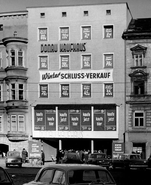 Das Donaukaufhaus war das erste Kaufhaus mit Rolltreppen in Linz. | Foto: Archiv der Stadt Linz
