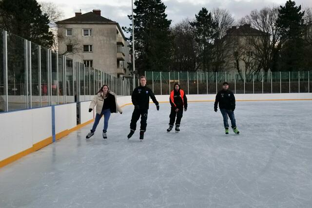 Eislaufen auf dem Eisring Süd ist seit 1. Dezember wieder möglich.