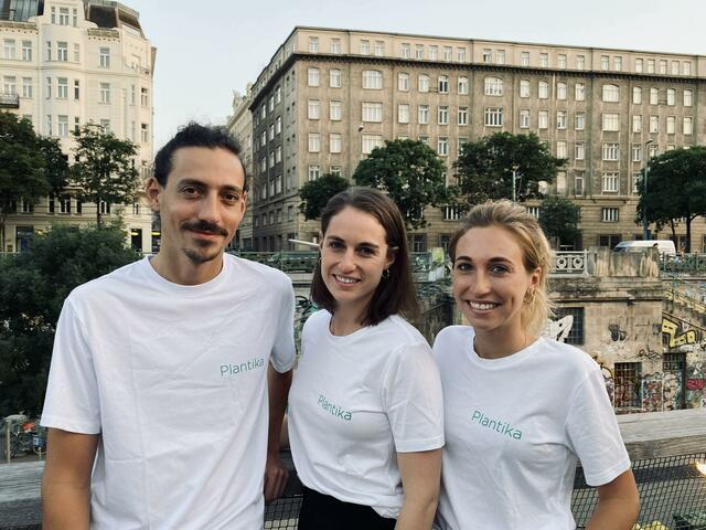 Mit dem "Greenstar 2021" ausgezeichnet: Mathieu, Sophie und Theresa (v.l.) wollen mit ihrem Start-Up Plantika für mehr Grün in Wien sorgen.  | Foto: Plantika