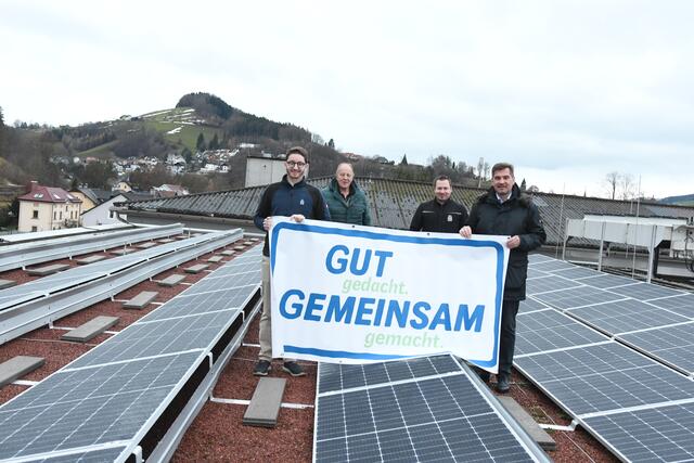 Alexander Kettner (Liegenschaftsabteilung), Stadtrat Franz Sommer, Bernhard Markhauser (Schulzentrum) und Bürgermeister Werner Krammer (v.l.)
