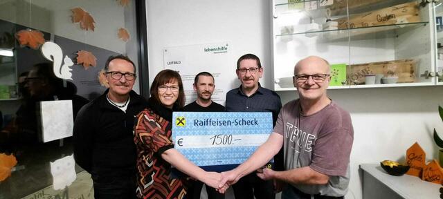 Von links: Günther Grasl, Claudia Feichtenschlager, Markus Grasl, Rupert Grasl und Peter Arnezeder | Foto: Feichtenschlager