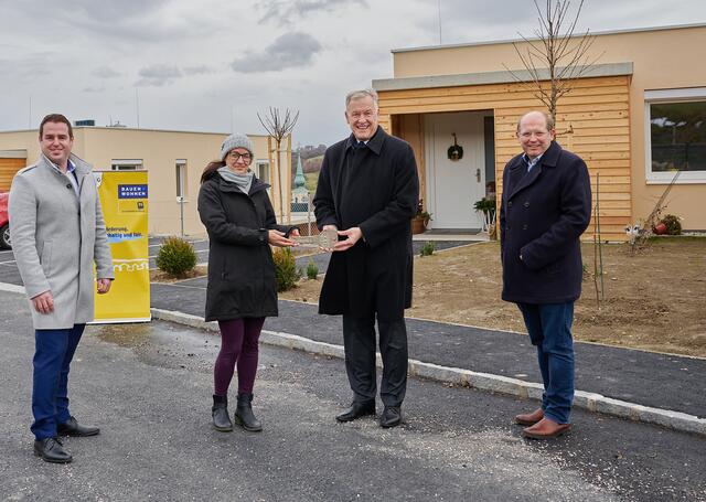 Dir. Peter Forthuber (Gedesag), Vanessa Schmelz, Landesrat Martin Eichtinger und Bürgermeister Roman Janacek