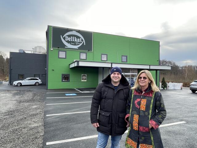 Andreas und Claudia Weichhardt freuen sich, die Pforten am Freitag, 10. Dezember, für die Kunden zu öffnen. | Foto: BezirksBlätter