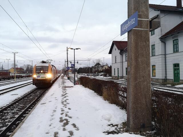 Der letzte Zug von Wien erreicht Göpfritz nach dem Inkrafttreten des neuen Fahplans an Wocheenden um 0:06 Uhr. | Foto: Daniel Schmidt