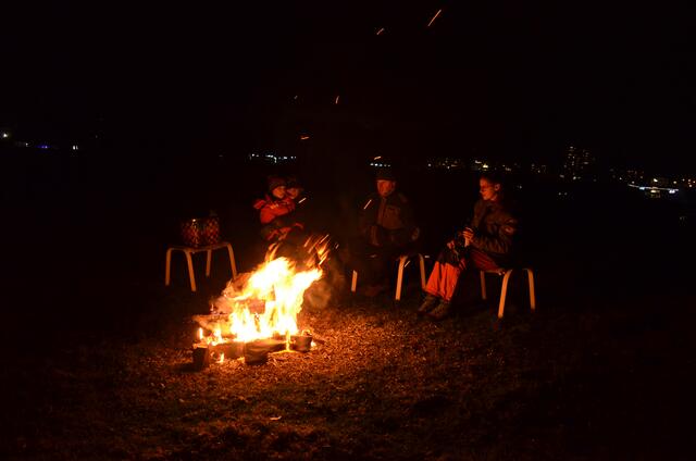Mahnfeuer mit Blick auf Attnang