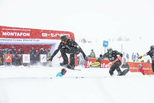 Von 9. bis 11. Dezember dreht sich im Montafon alles um die Weltcup-Bewerbe der Snowboardcrosser. | Foto: Montafon Tourismus GmbH, Fotograf: Stefan Kothner