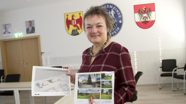 Bgm. Renate Habetler hat das Projekt Altenwohn- und Pflegeheim in Redlschlag bei der letzten Gemeinderatssitzung mit der Kaufvertragsunterzeichnung auf Schiene gebracht.