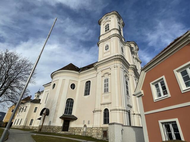 Die Basilika am Weizberg war der Ort, aus dem der Gottesdienst am Marienfeiertag Live via ORF III in Österreichs Haushalte gesendet wurde. | Foto: Hofmüller (7x)