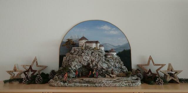 Die Abbildung der Weihnachtsgeschichte hat unzählig viele verschiedene Formen. Im Bild die Festung Kufstein als Krippe gebaut vom Kufsteiner Mitglied Helga Reisch. | Foto: Krippenverein Kufstein