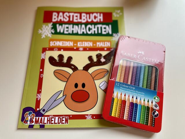 Dieses Bastelbuch inkl. Buntstifte kannst du gewinnen! | Foto: Julia Hahnekamp