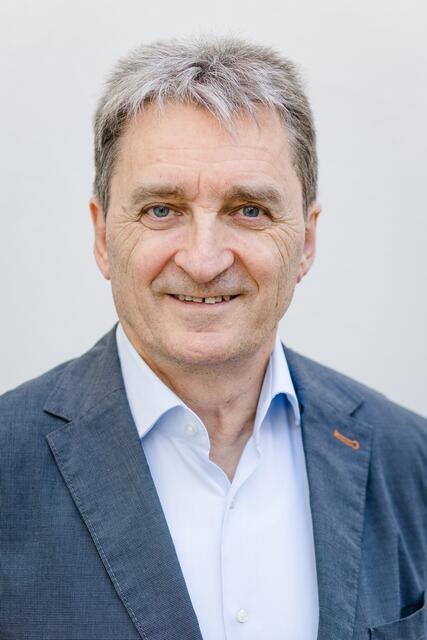 "Wir wollen das ‚andere‘, historische Mauthausen in den Fokus stellen, ohne aber die schreckliche, menschenverachtende  NS-Zeit zu verschweigen", sagt Karl-Heinz Sigl, Obmann des Heimat- und Museumsvereins Mauthausen, der auch selbst als Nachtwächter aktiv ist.  | Foto: oö VBW