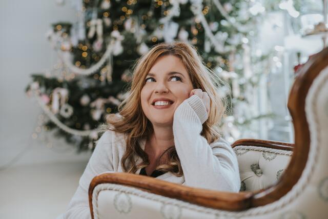 In eigenen Jazz-Versionen präsentiert Simone Kopmajer ihre persönlichen Weihnachtshits in der Frohnleitner Stadtpfarrkirche. | Foto: thinksi