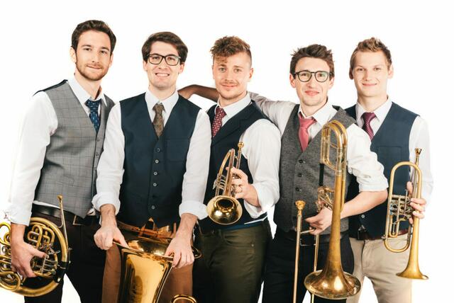 Das Ensemble lädt zum "Reizenden Advent" ein. | Foto: BlechReiz