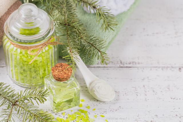 Mit natürlichen Zutaten: Do-it-yourself Tannennadeln Badesalz! | Foto: Symbolbild: www.freepik.com