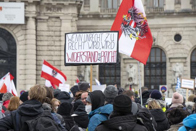 Insgesamt 24 Versammlungen sind bei der Demo am Samstag in Wien angekündigt. Die größte Corona-Demo wurde von der FPÖ organisiert. Mehrere Tausend Teilnehmer werden erwartet. | Foto: Credit Tobias Steinmaurer / picturedesk.com