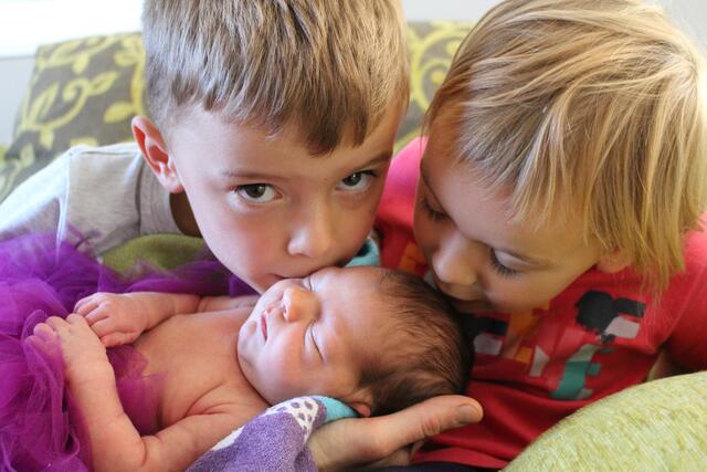 Vivien
Geburt: 18. Oktober
50 cm, 3.060 g
Doris und Helmut Rauch aus Heiligenkreuz am Waasen (Geschwister Theo und Olivia) | Foto: Privat